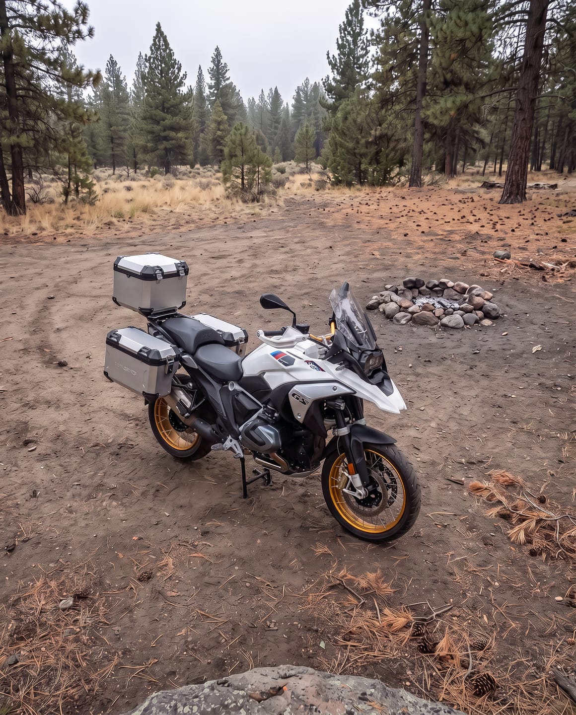 Customer photo review of 38L - Apex XL BMW R 1300 GS Aluminum Top Case Silver