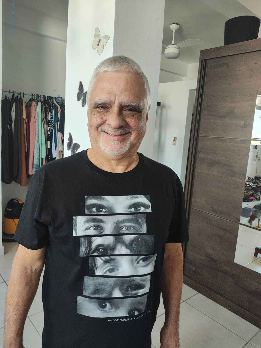 Customer photo review of Camiseta Personalizada OLHARES DOS FILHOS - Algodão Peruano