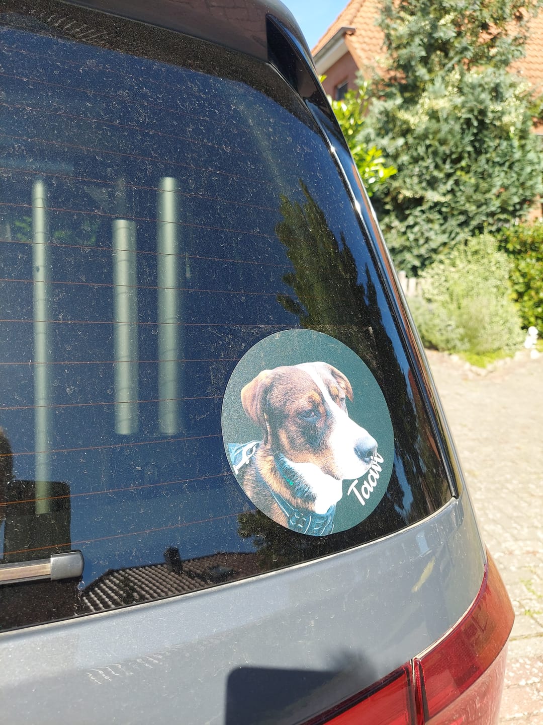 Customer photo review of Personalisierter Autoaufkleber - Dein Foto mit Hund