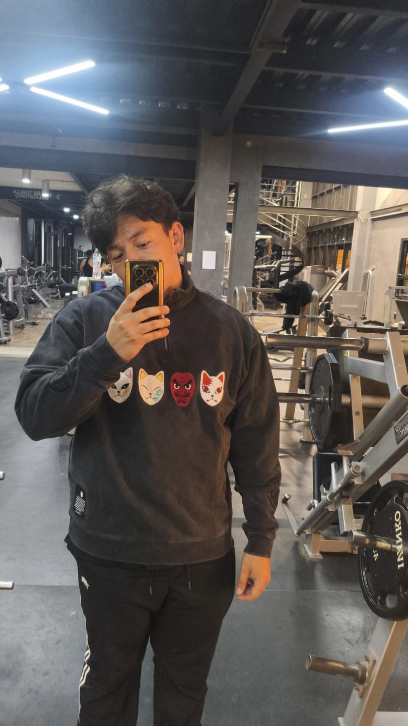 Customer photo review of 5197 - Demon Slayer: Kimetsu no Yaiba - Quarter Zip