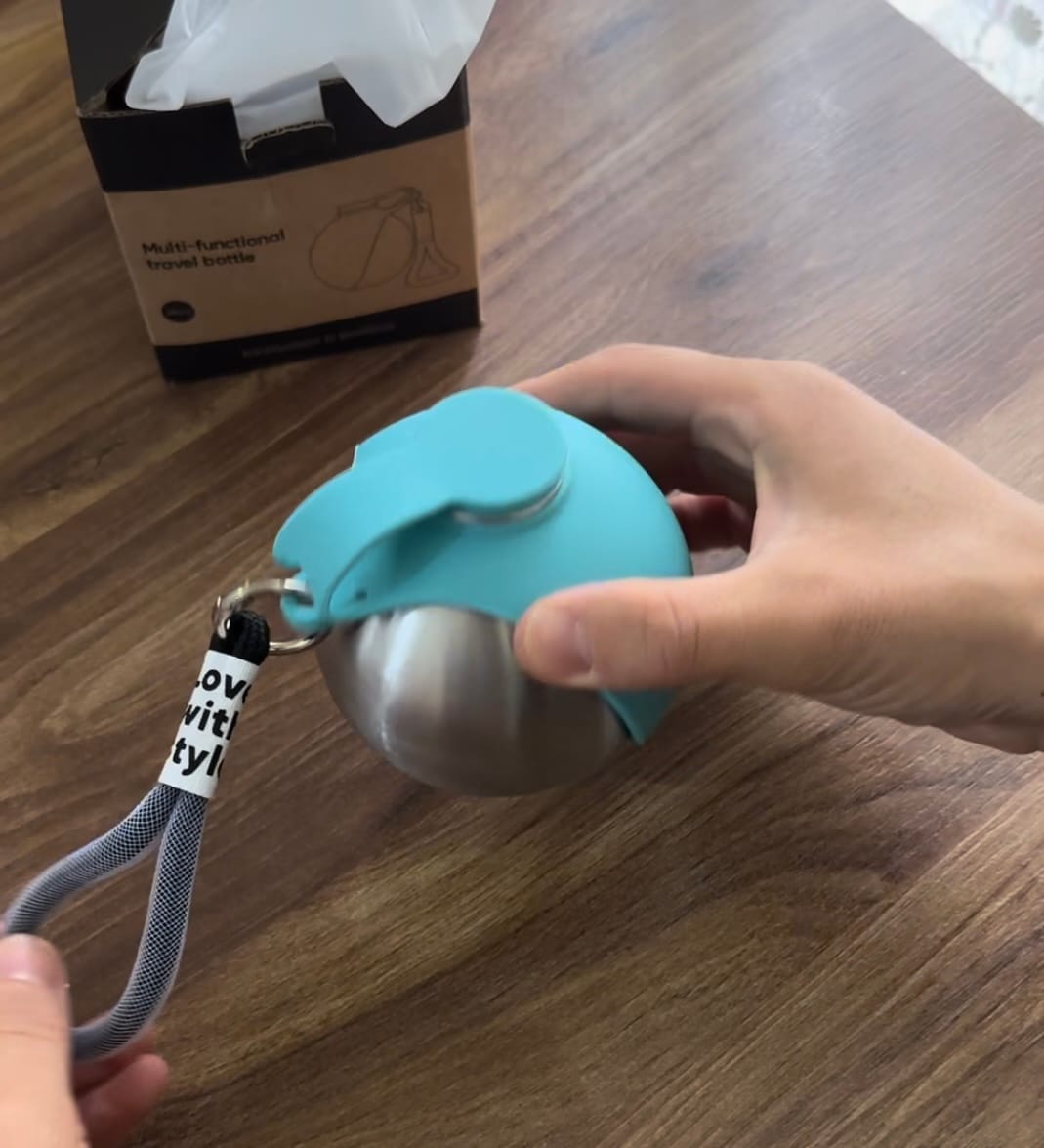 Customer photo review of PETIVYO HydroPaw™ | Paslanmaz Çelik Taşınabilir Köpek Su Matarası