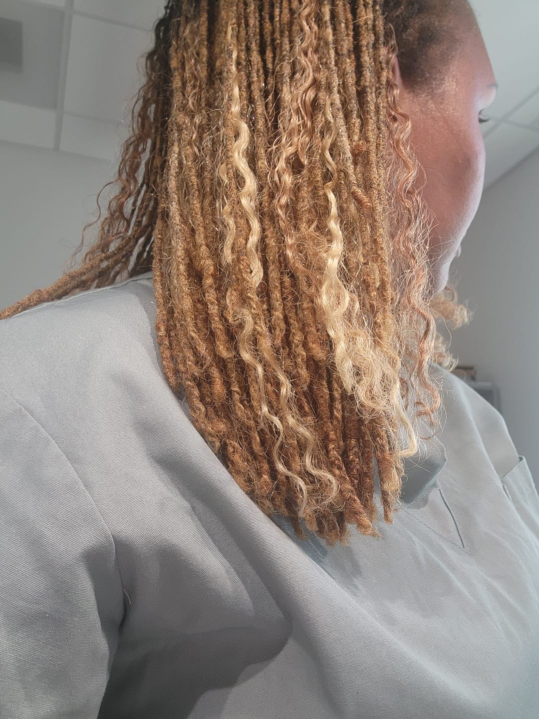 Customer photo review of #27/30 Mix Color Blend Water Deep Wave Feather Crochet Hair