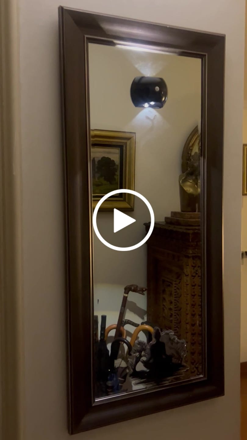 Customer video review of Aplique Mural Recargable Up & Down - Sensor de Movimiento / Luz Cálida