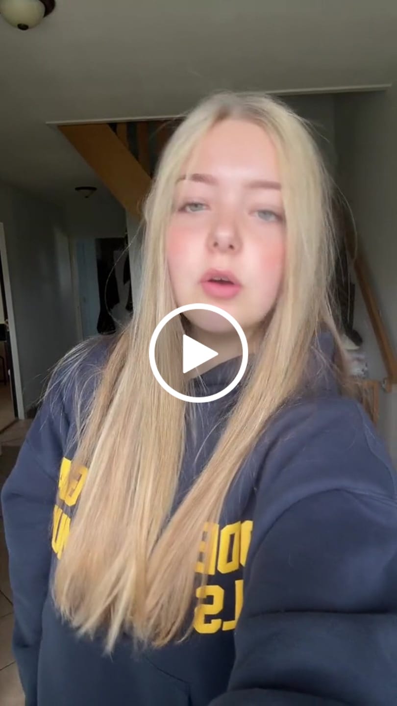 Customer video review of GATED COMMUNITY HOODIE AMBER/NAVY