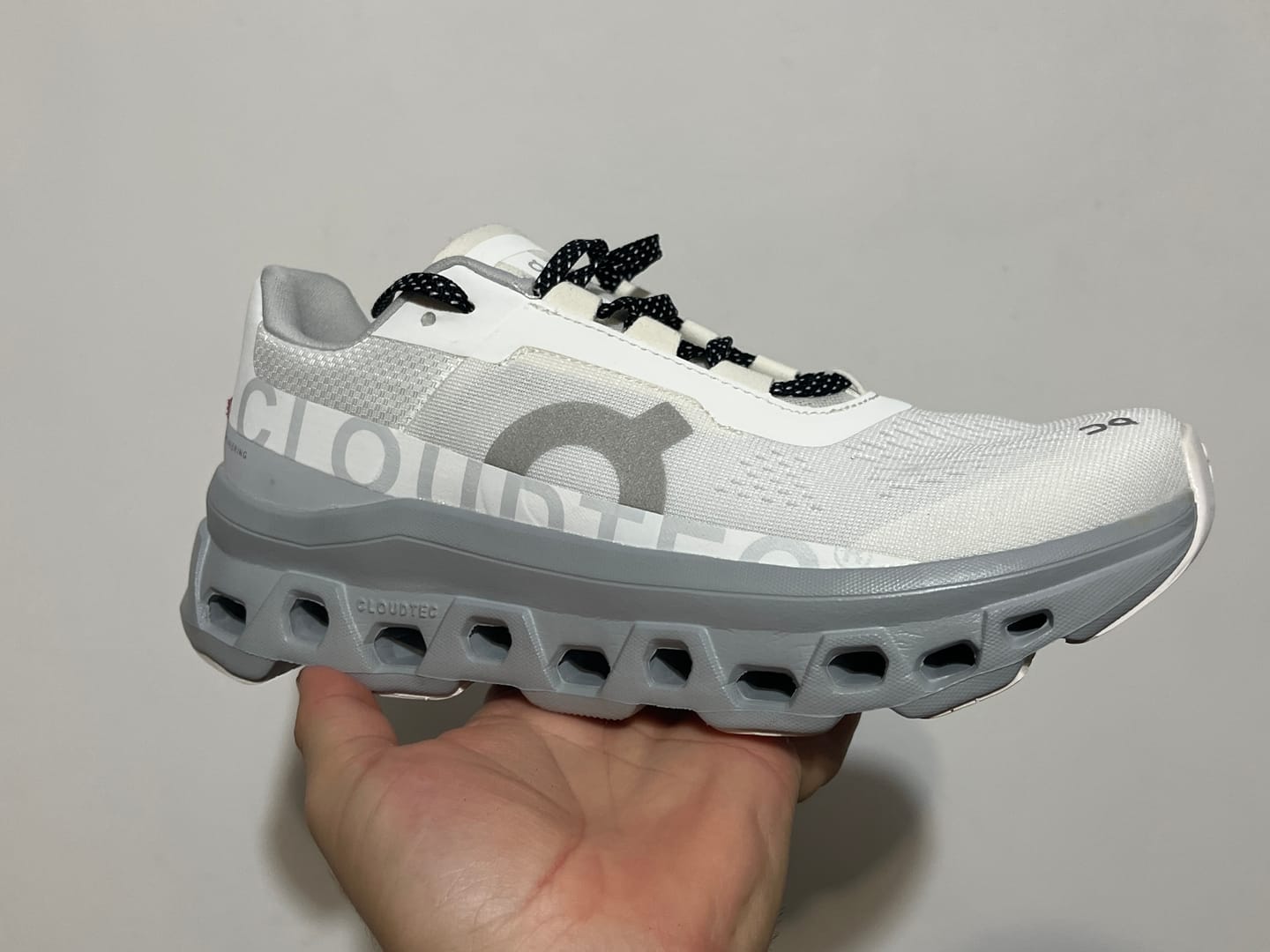 Customer photo review of Tenis On Cloud Monster White Glacier Importado