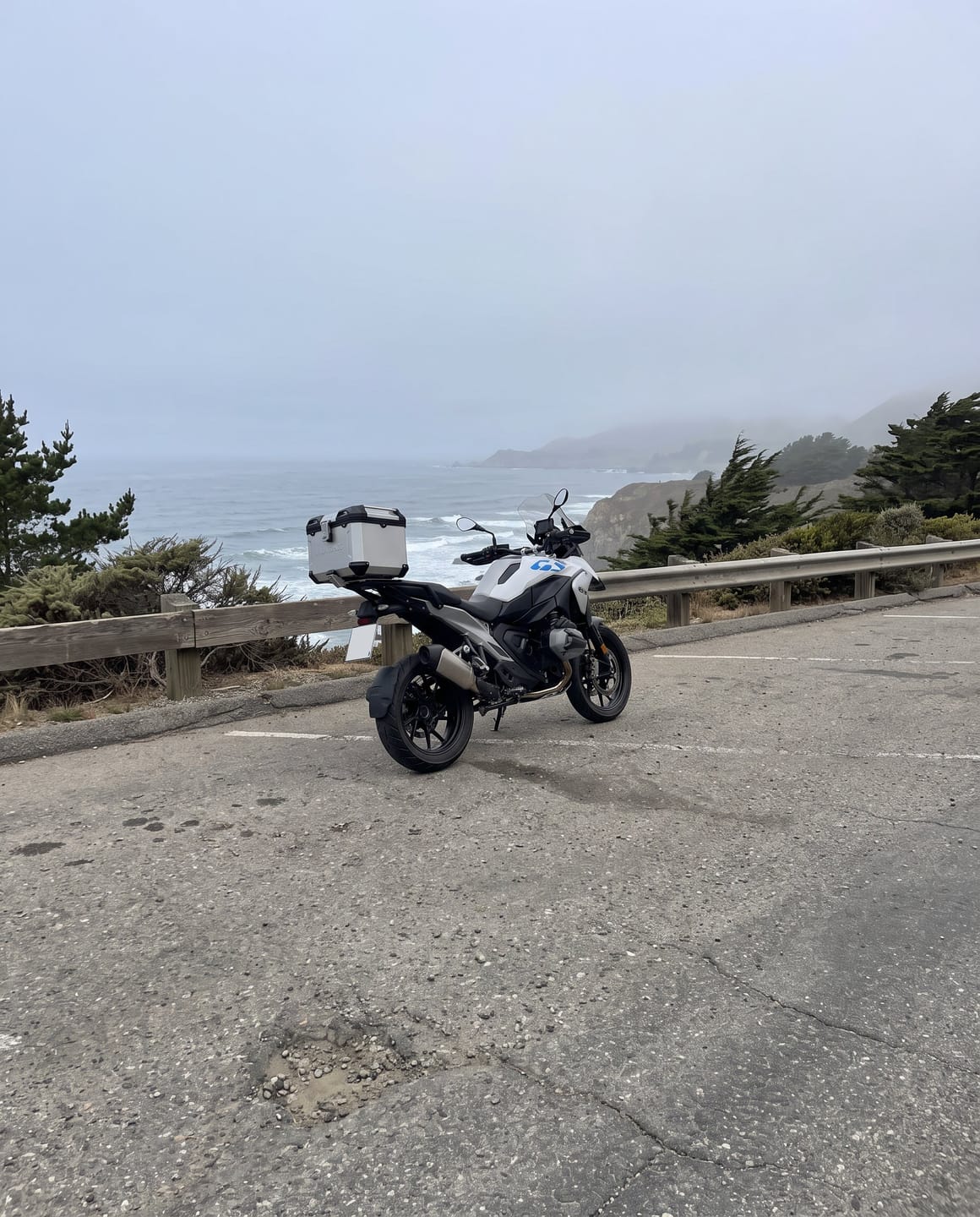 Customer photo review of 38L - Apex XL BMW R 1300 GS Aluminum Top Case Silver