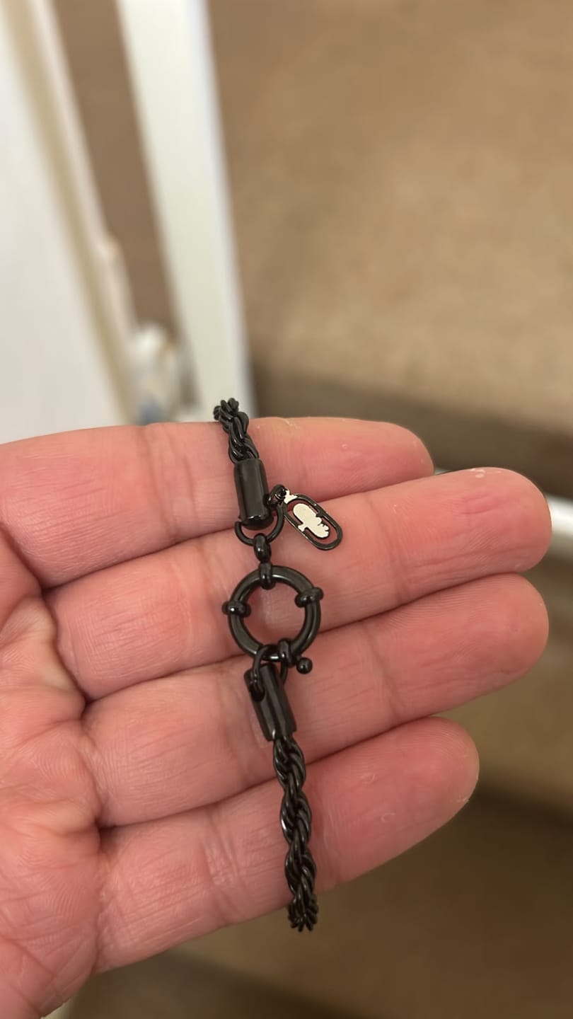 Customer photo review of Brazalete Twisted Tourbillon Black SS316L
