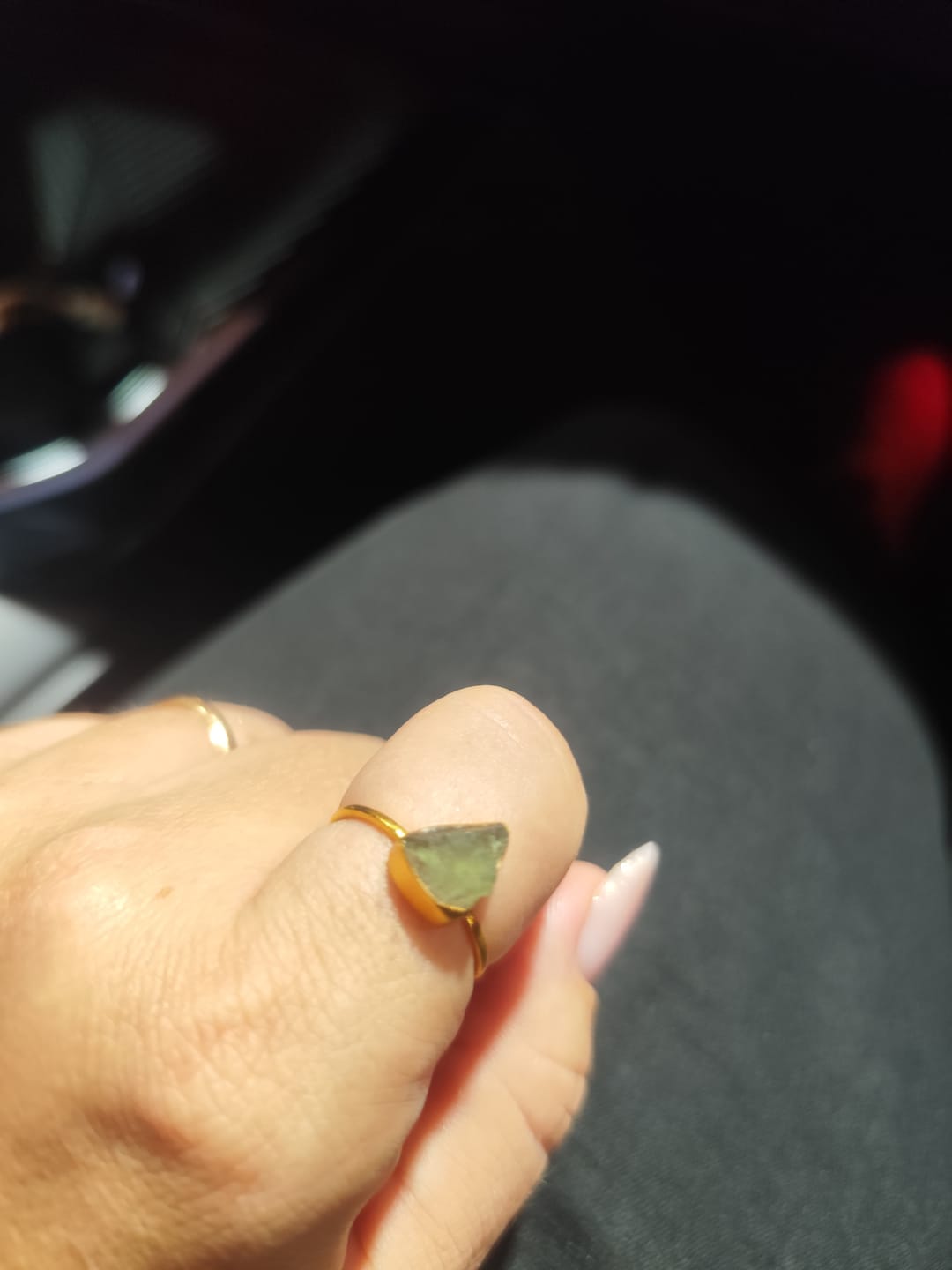 Customer photo review of Anillo Moldavita Masivo | Bañado en Oro | Buena suerte - Espiritualidad
