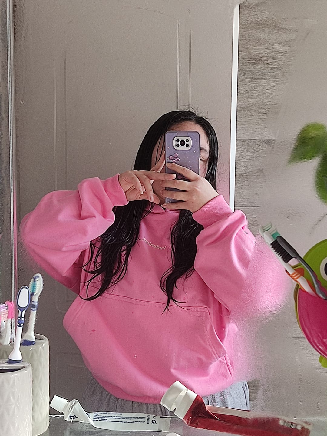 Customer photo review of (PRE-VENTA) POLERÓN HOODIE ROSADO - OVERSIZE CON GORRO LOGO BORDADO