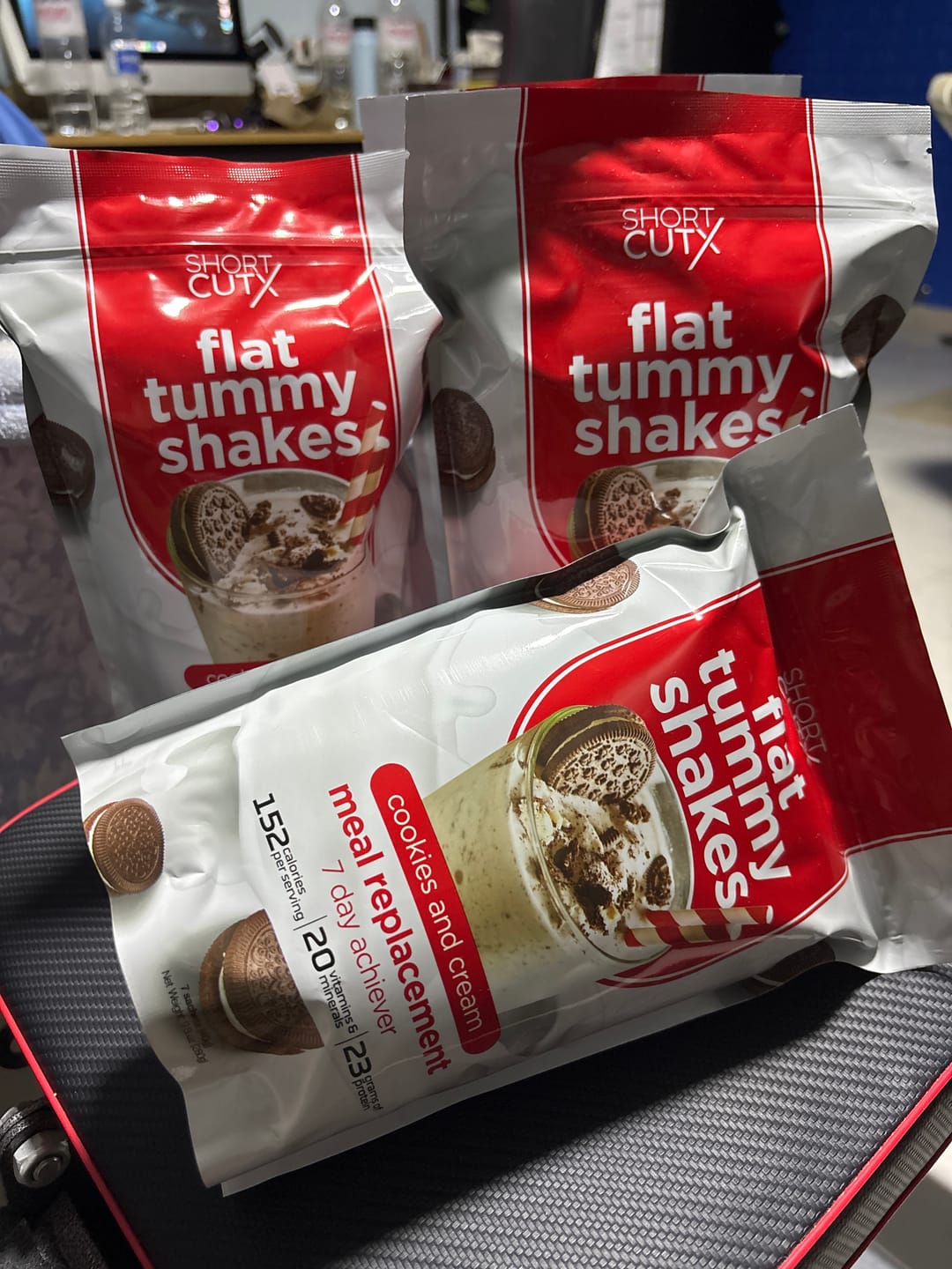 Customer photo review of Meal Replacement Kit - 4x Flat Tummy Shakes Bundle