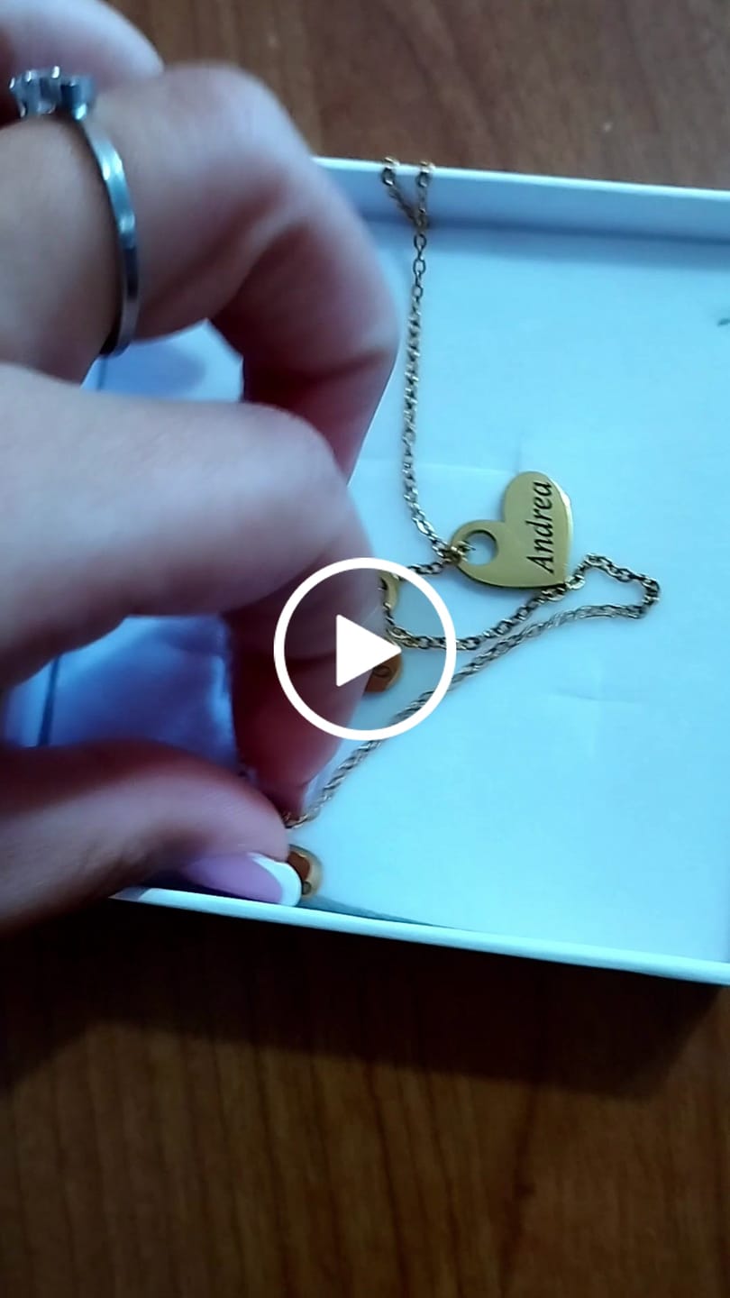 Customer video review of Collana Cuoricini con Nomi Incisi ✦ Cuori di Mamma