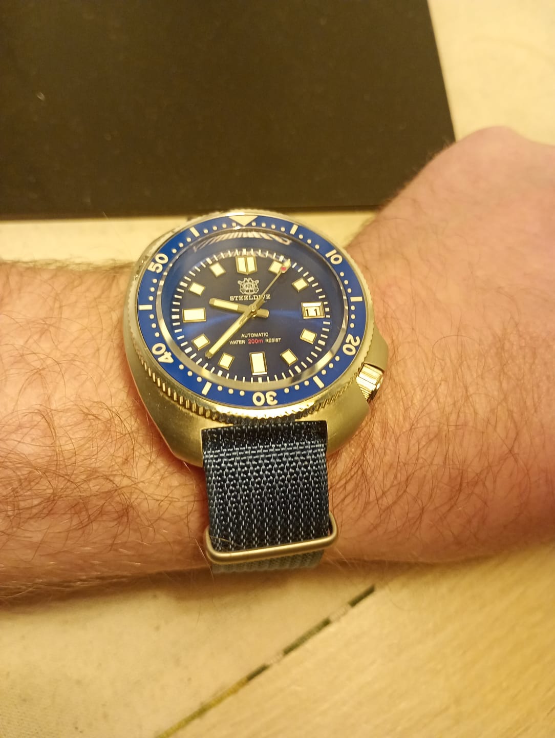 Customer photo review of Correa Nato Dando La Hora Azul