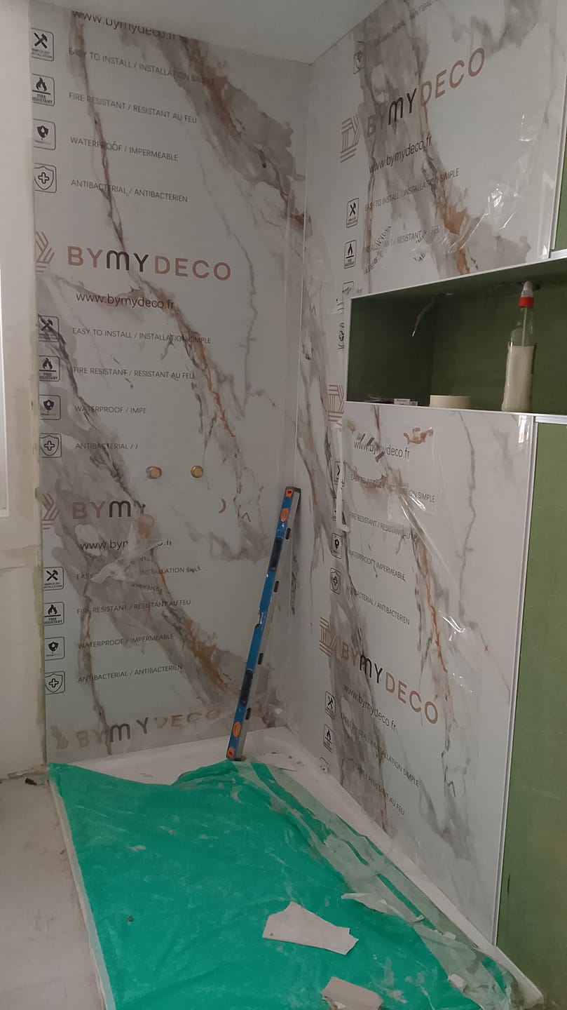 Customer photo review of Panneau Mural PVC Effet Marbre Blanc Marron - 260 x 120 CM