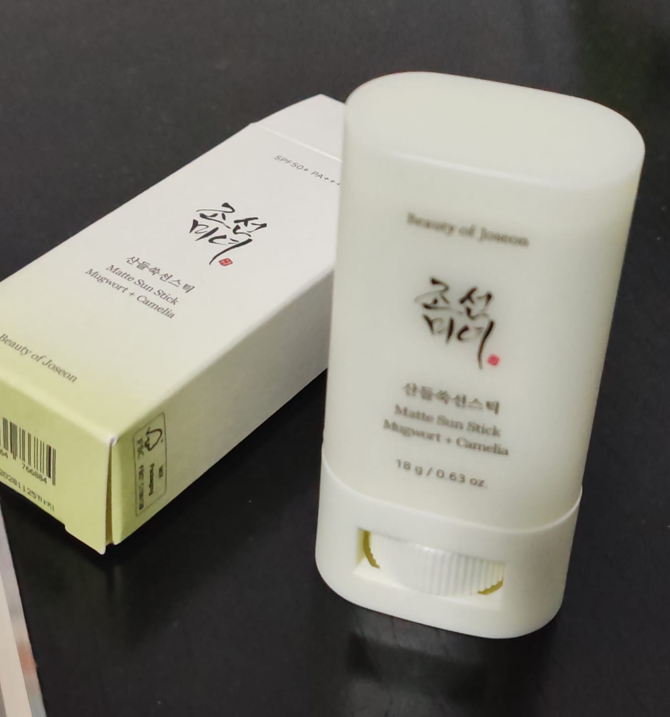 Customer photo review of BEAUTY OF JOSEON - Matte Sun Stick Mugwort + Camelia SPF50+ PA++++  18 GR | Protector Solar en Barra