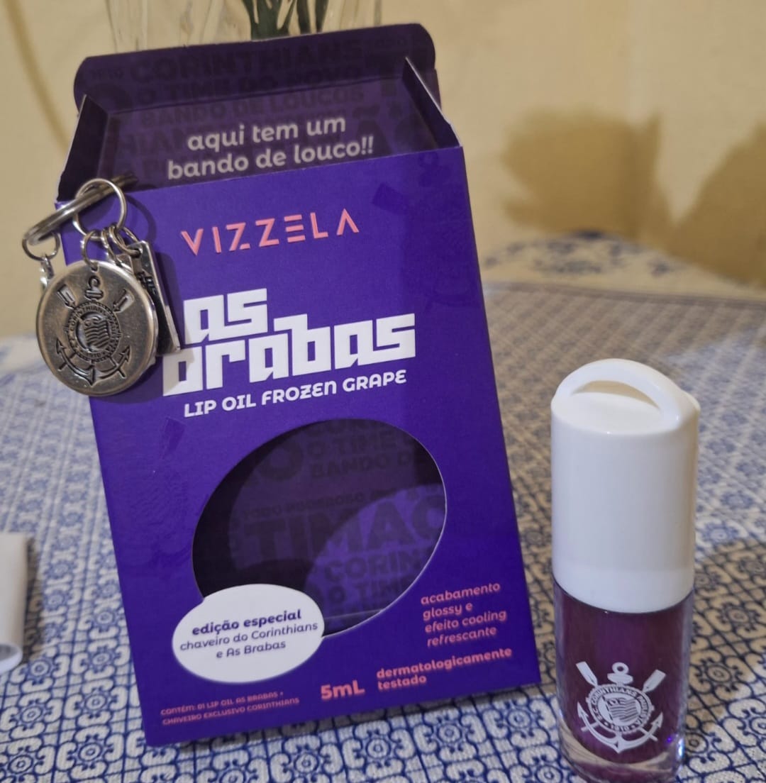 Customer photo review of Lip Oil As Brabas Corinthians Edição Limitada  - Vizzela
