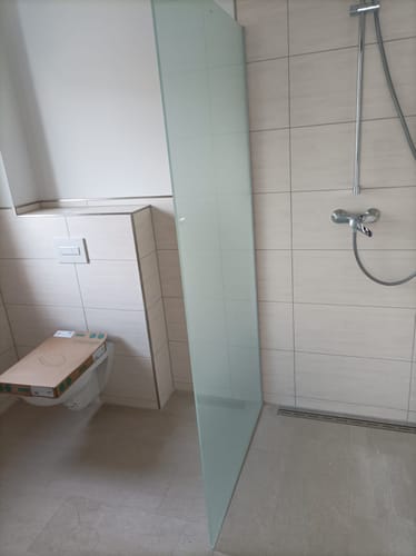 Customer photo review of SONNI Walk In Dusche Duschabtrennung Duschwand Nano Vollsatiniert ESG-Glas Glasstärke 8/10mm Breite 80-160cm
