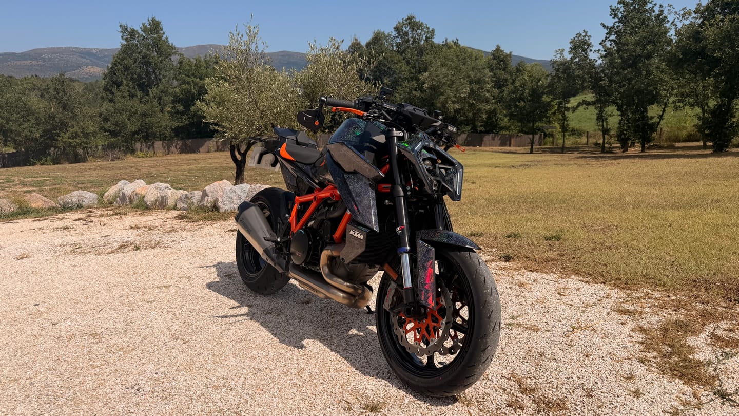 Customer photo review of KTM 1390 Super Duke R/Evo GRAPHICS - "Polyatomic" (Stealth)