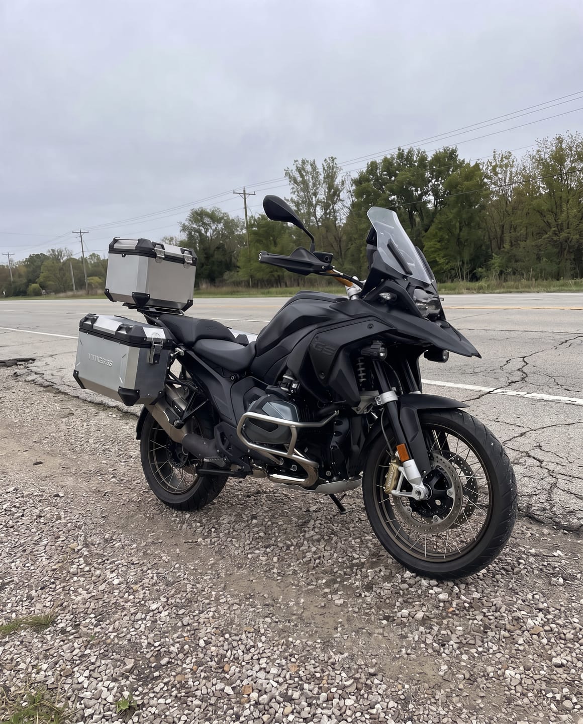 Customer photo review of 38L - Apex XL BMW R 1300 GS Aluminum Top Case Silver