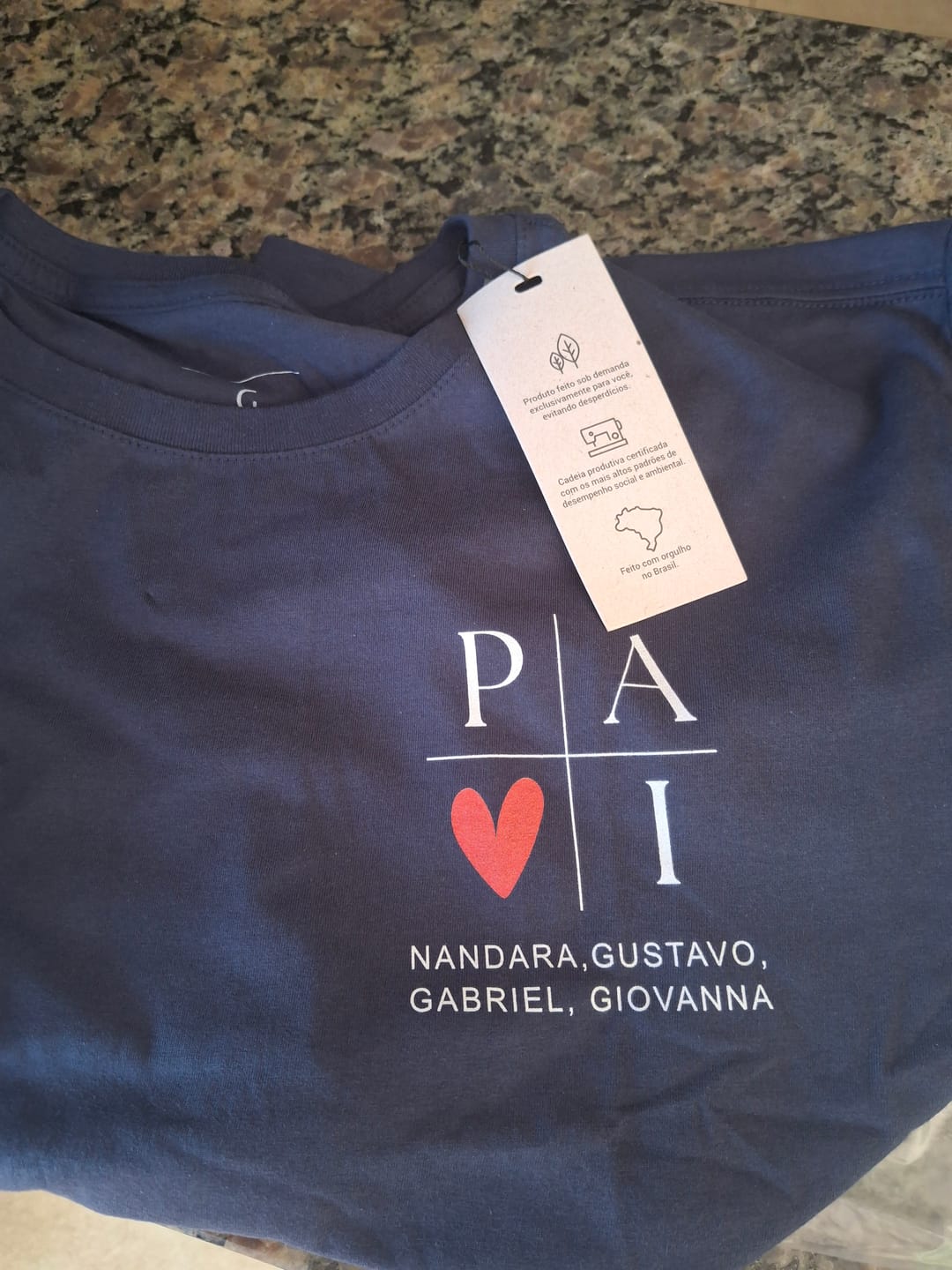 Customer photo review of Camiseta Personalizada PAI MINIMALISTA - 100% Algodão