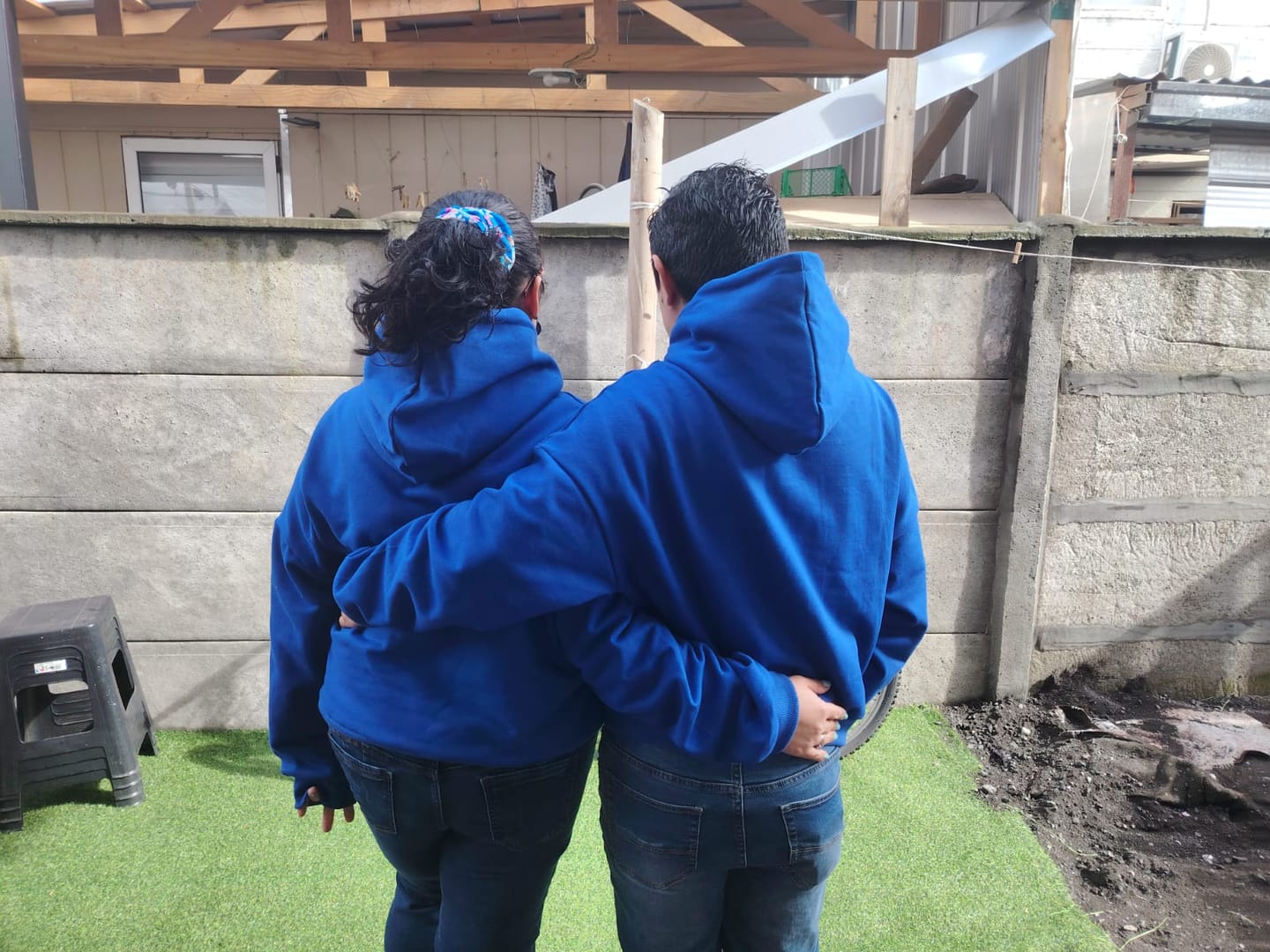 Customer photo review of (PRE-VENTA) POLERÓN HOODIE AZUL REY - OVERSIZE CON GORRO LOGO BORDADO