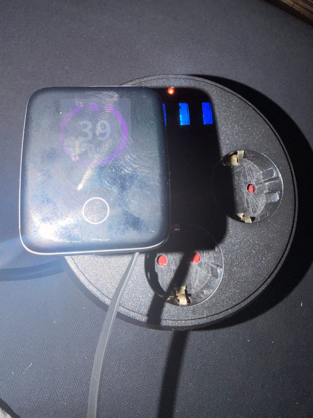Customer photo review of Hızlı Şarj Adaptörü | 70W, GaN, USB-C & USB-A, Dahili Type-C Kablo, PD PPS, Dijital Ekran (X6413)