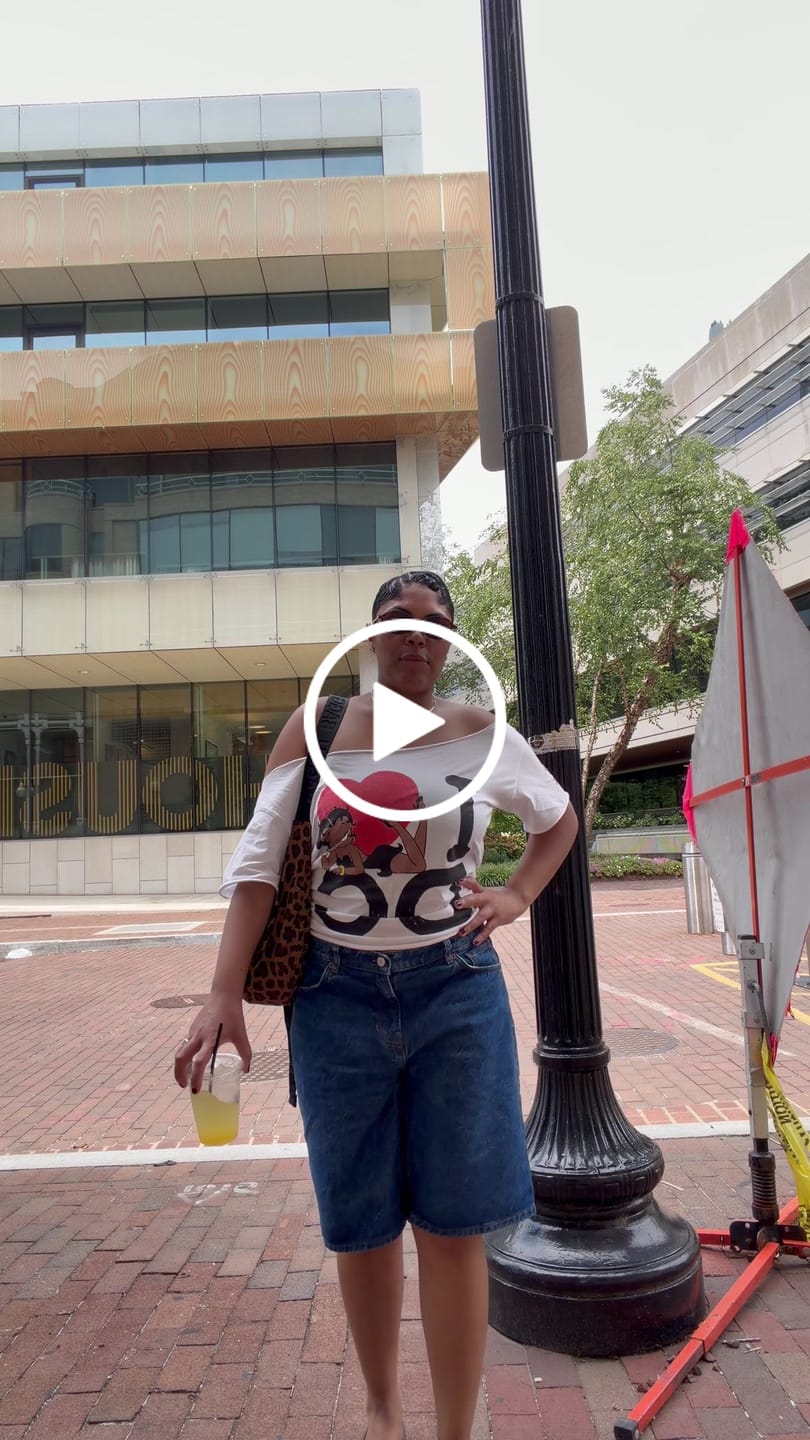Customer video review of I <3 DC OFF SHOULDER TEE
