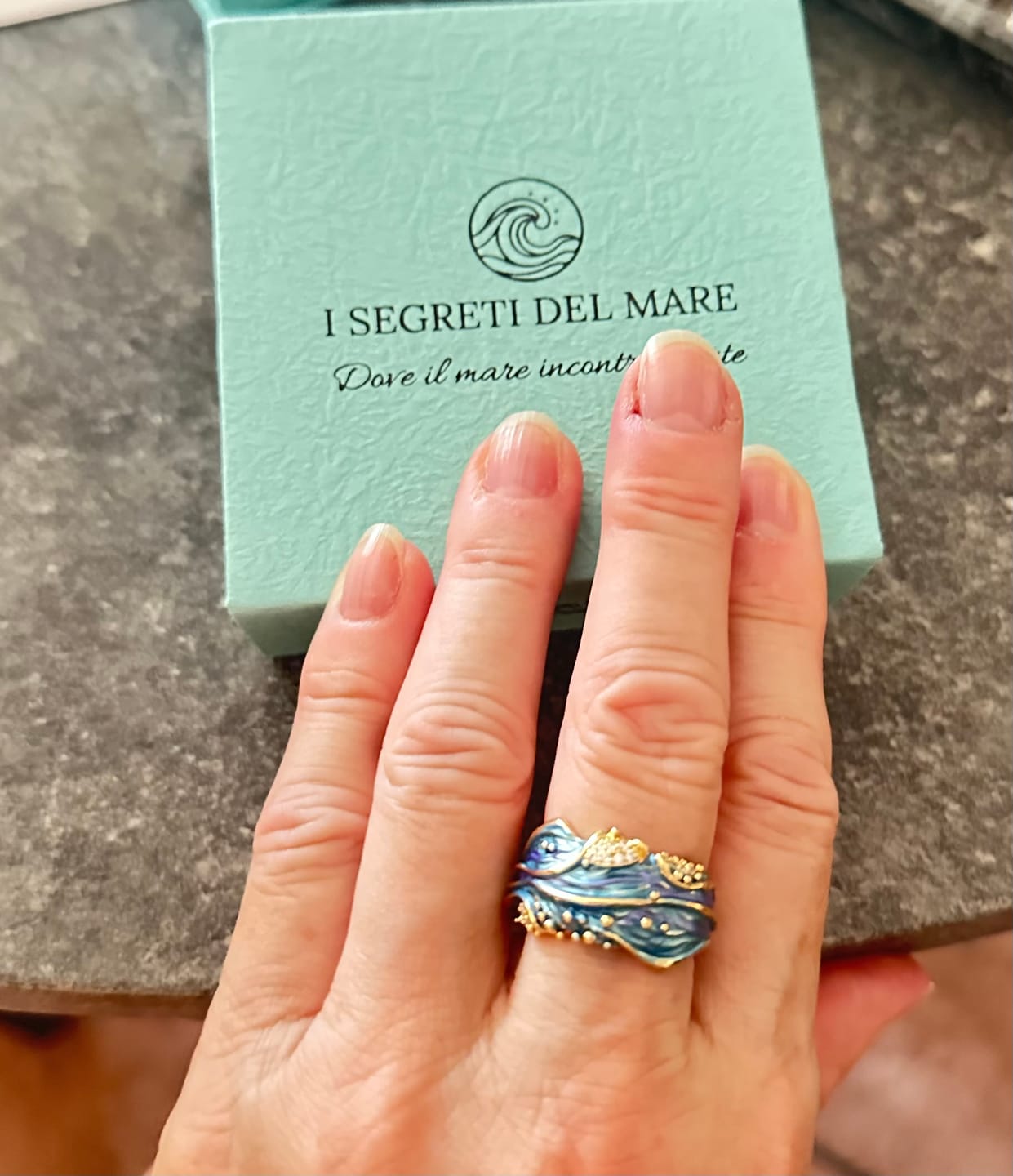 Customer photo review of Miralys | Anello ondulato antico