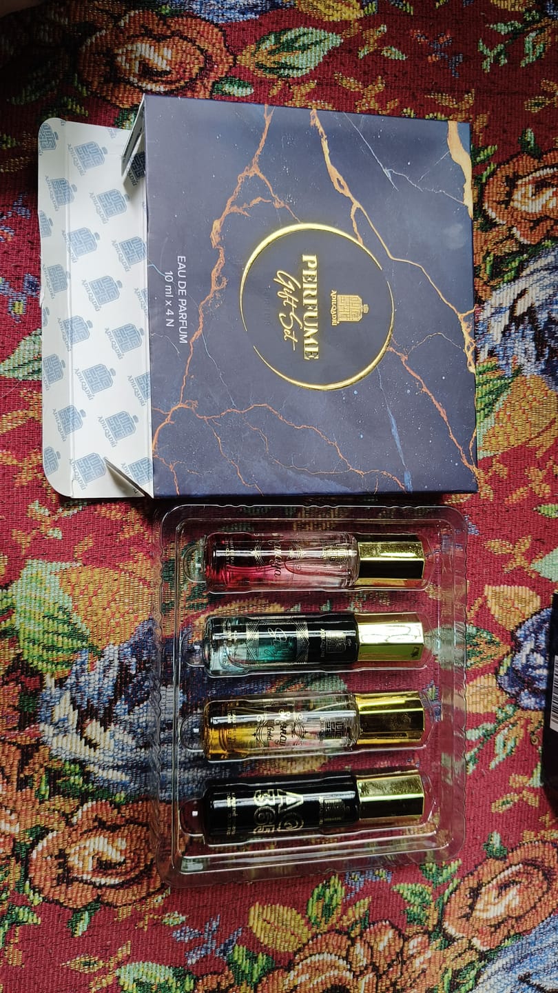 Customer photo review of Perfume Gift Set 4 Pcs Premium Perfume Spray