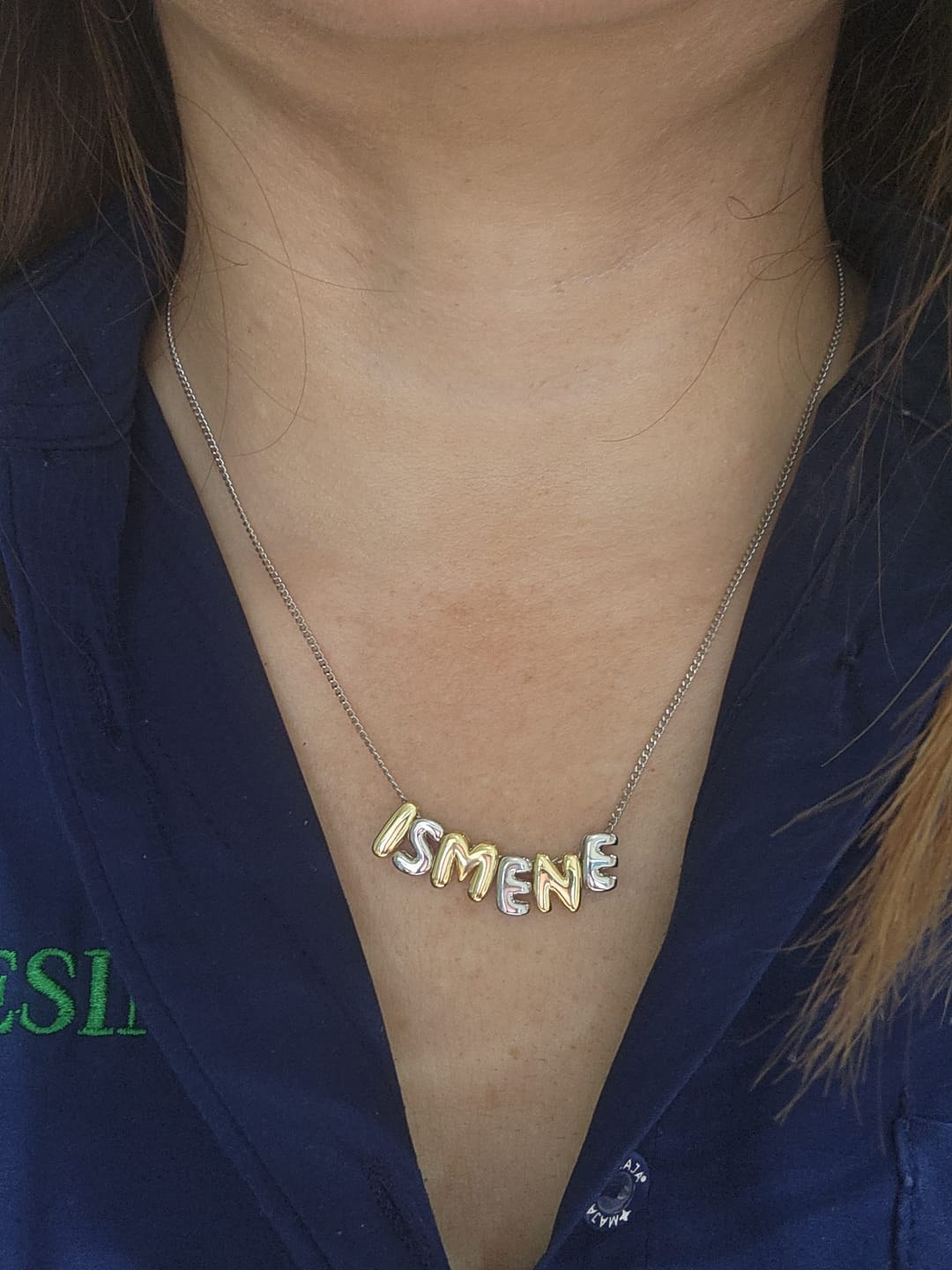 Customer photo review of Personaliza Tu Collar Con Inicial Mini Bubble Combinado