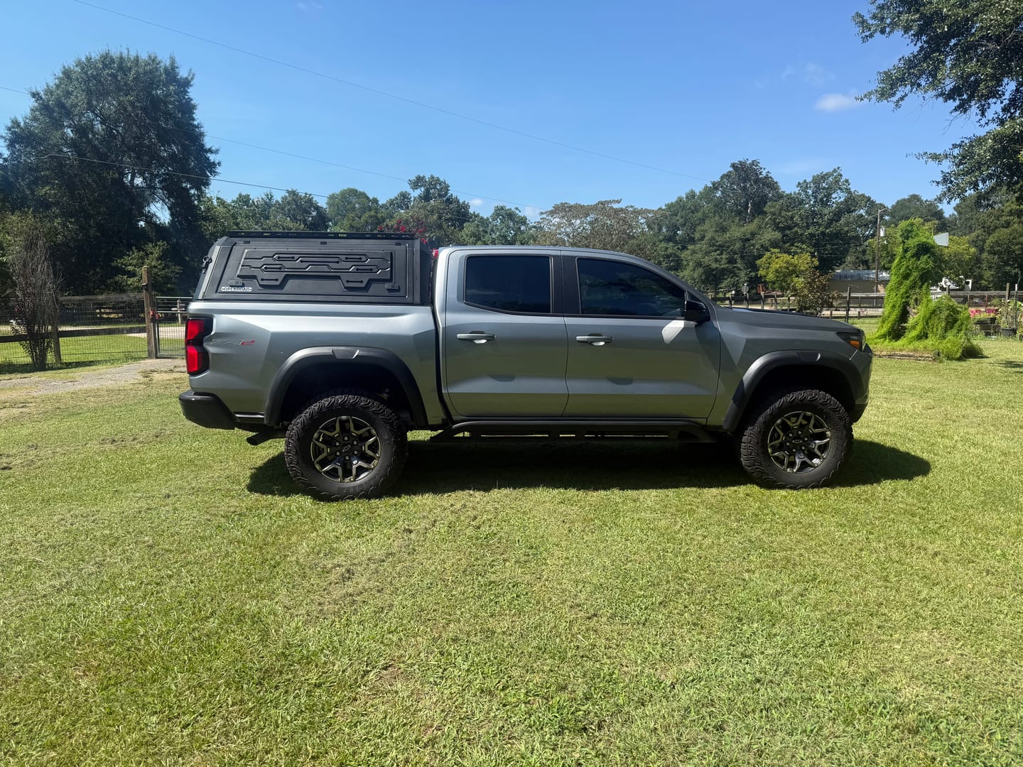 Customer photo review of OPENROAD Aluminum Truck Cap for Chevy Colorado/GMC Canyon (2023-2026) – 5ft Bed