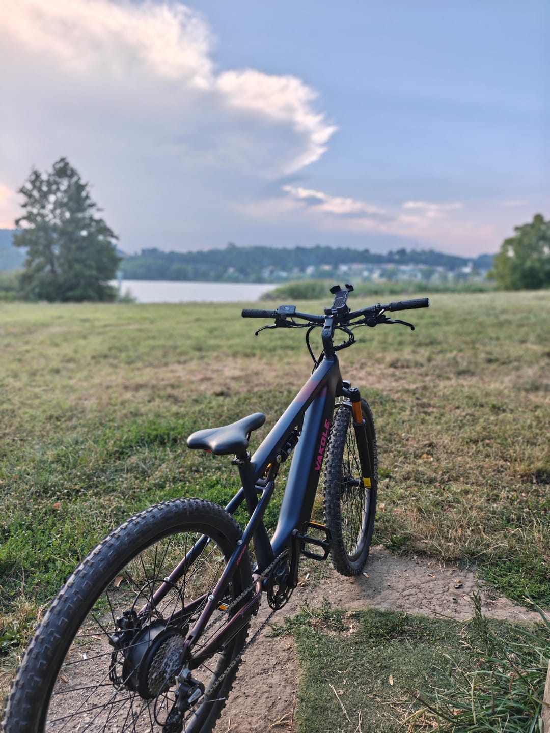 Customer photo review of Vakole EMT29 12s 250W 29" E-Mountain Bike 691Wh Cross-Country Full Suspension EMTB with Torque Sensor 48V 14.4Ah Battery