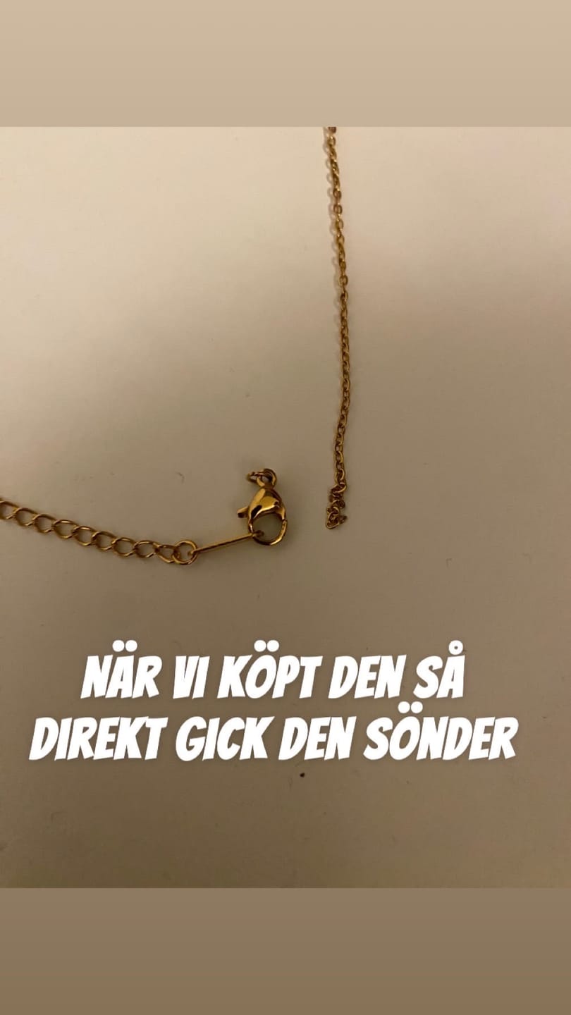 Customer photo review of Eternal Rose Presentbox – Graverat Dubbelhjärthalsband