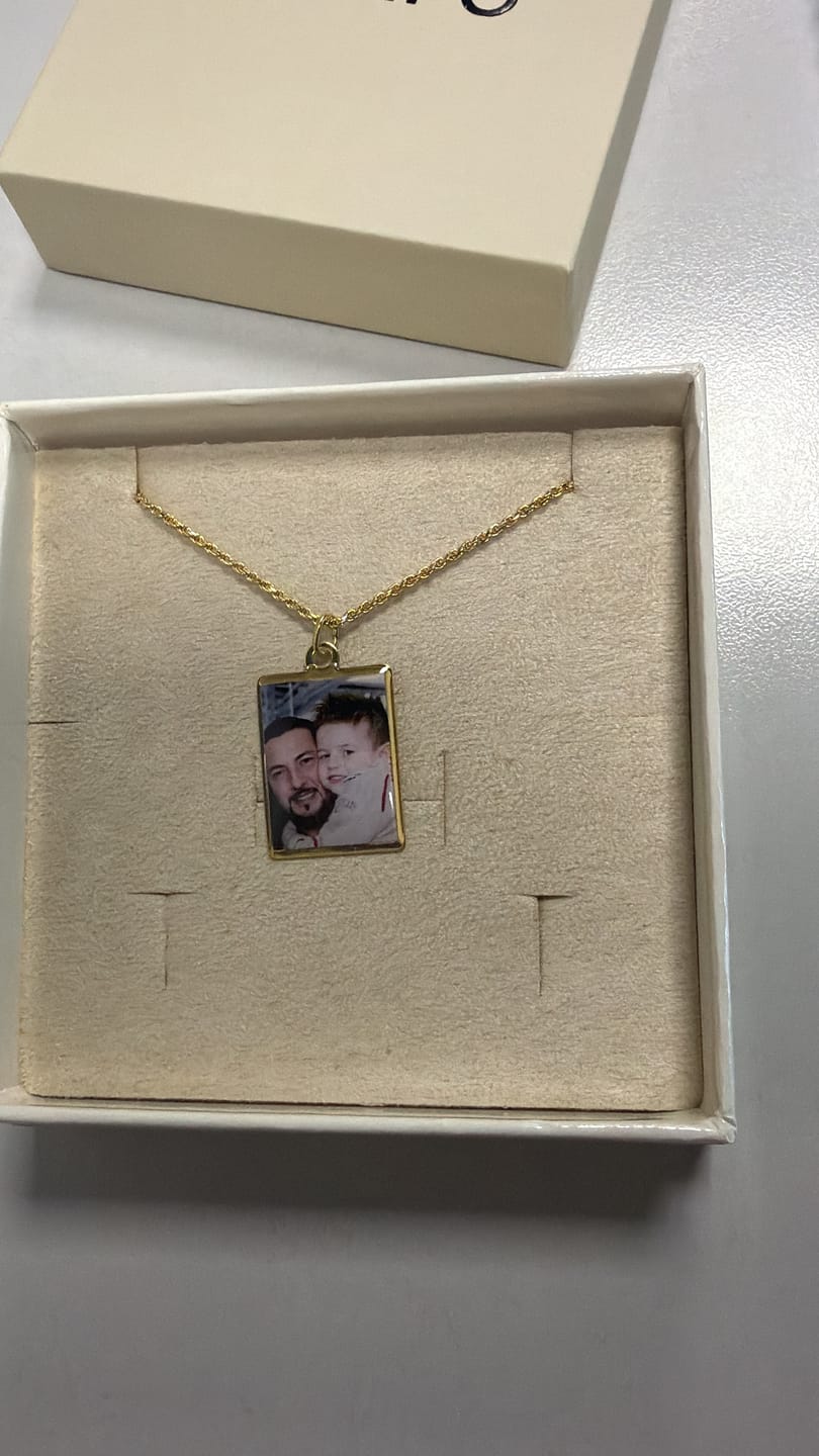 Customer photo review of Collana Foto Personalizzata Rettangolare Maglia Corda