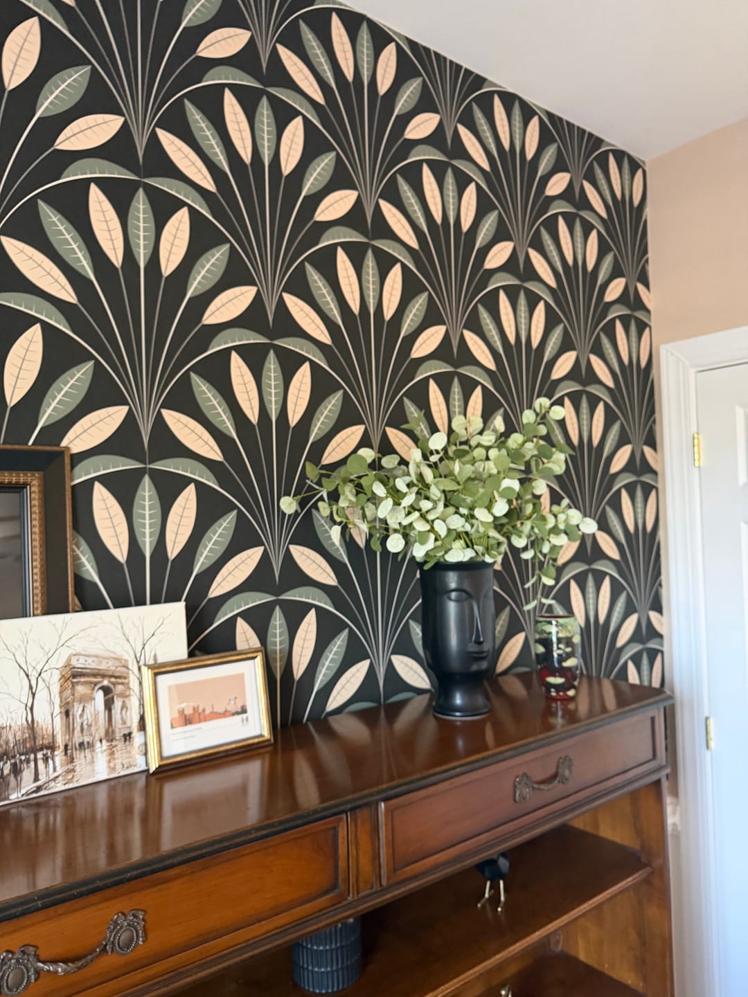 Customer photo review of Bonnie - Pattern of Pastel Leaves Wallpaper