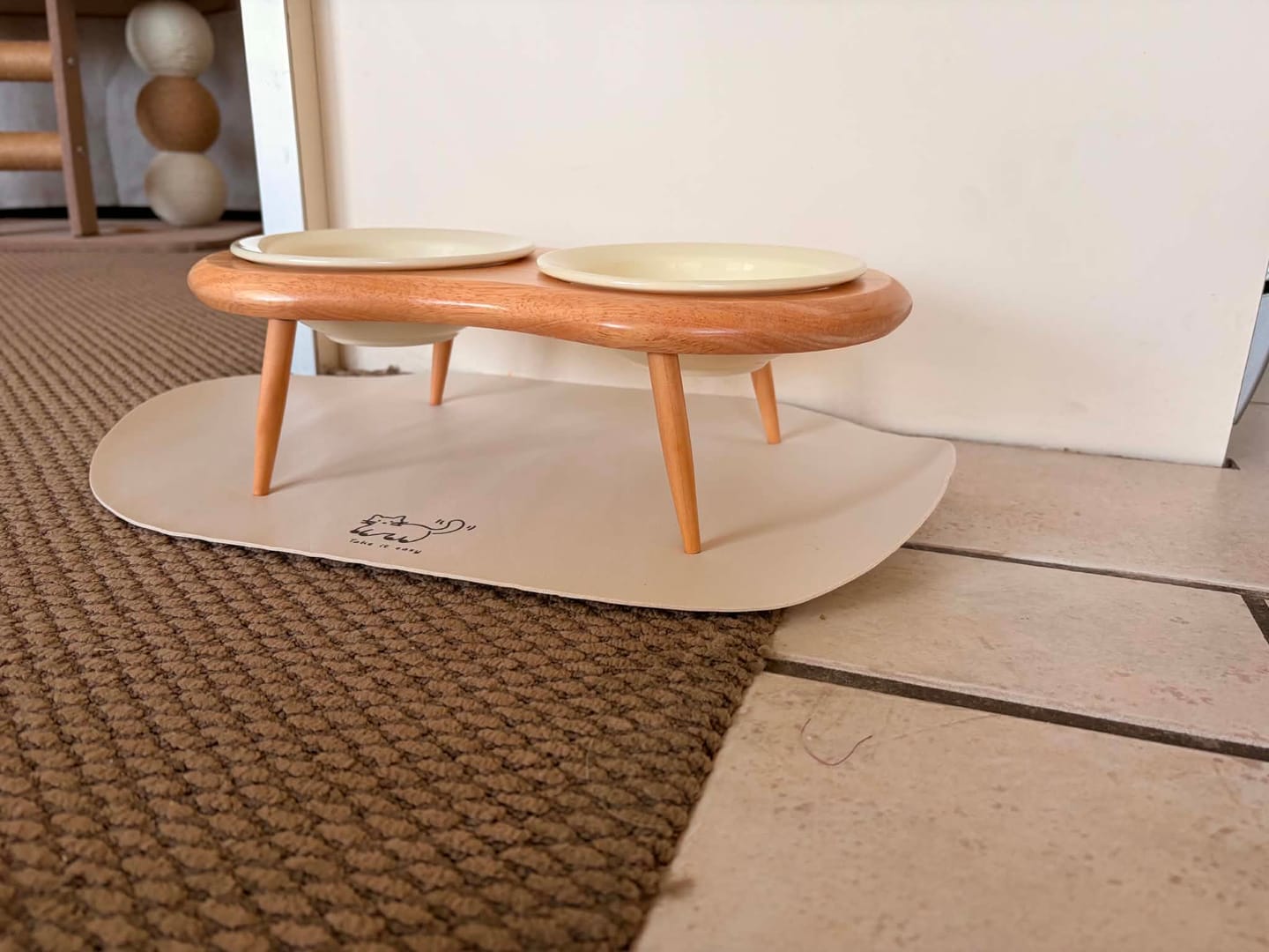 Customer photo review of Waterproof Oval PU Leather Pet Food Mat