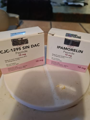 Customer's boxes of CJC-1295 Sin DAC and Ipamorelin peptide products displayed on a circular white surface.