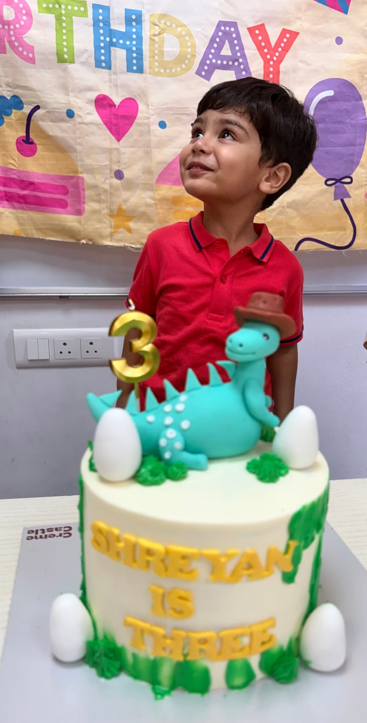 Customer photo review of Baby Dino Themed Cake