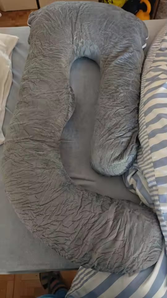 Customer photo review of Demeter - Detachable Maternity Pillow – G-Shaped Crystal Velvet Lumbar Support Cushion for Pregnant Side-Lying