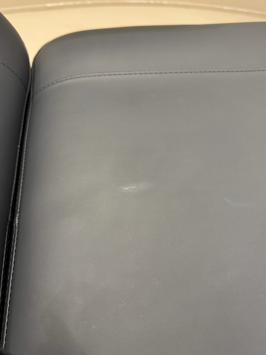 Customer photo review of Kosmetikliege Elektrisch | Luxoria PRO 5 | Kosmetiksessel mit elektrischer Verstellung | Schwarz
