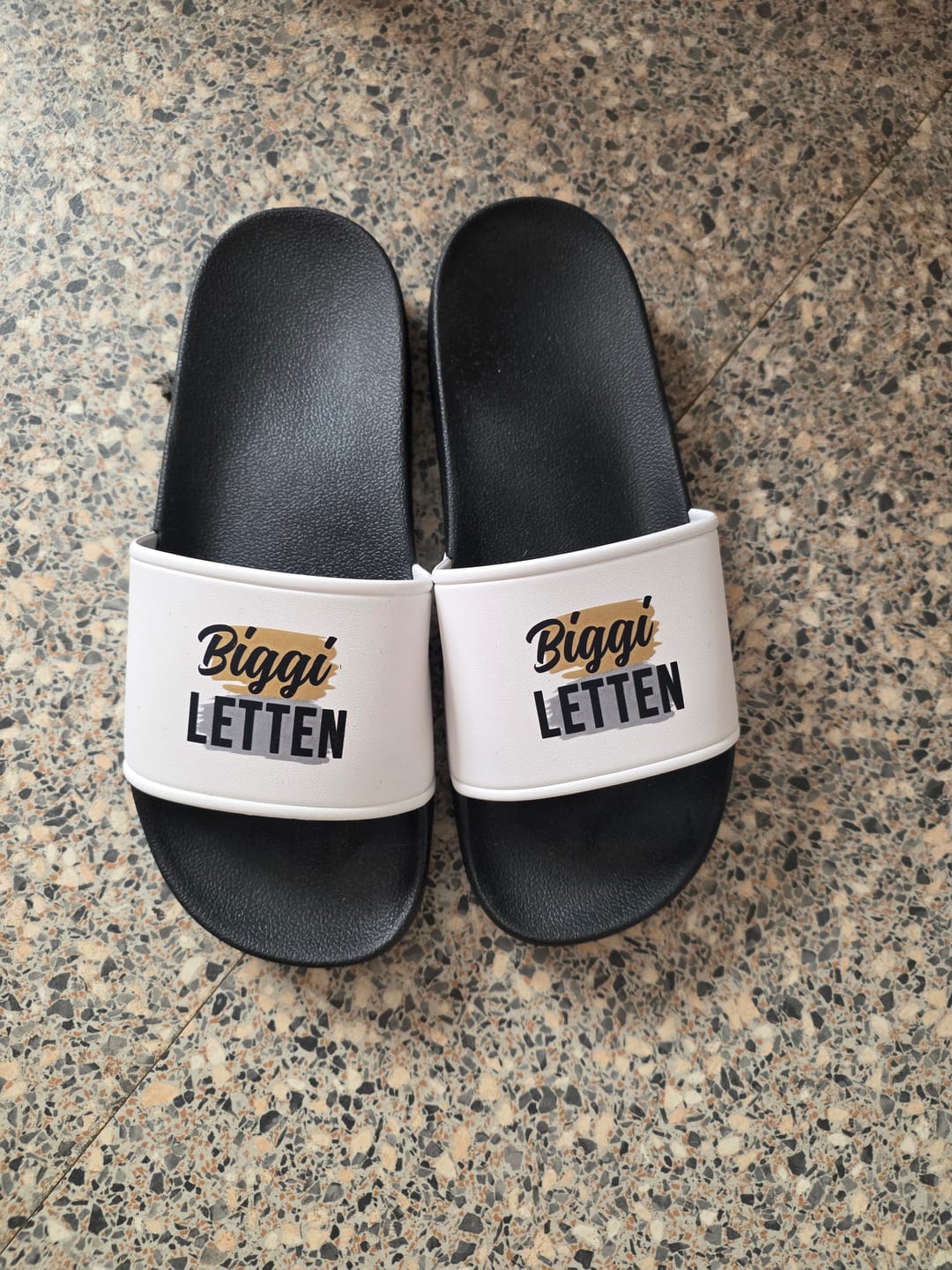 Customer photo review of Deine Letten - Personalisierte Badeschlappen mit Name