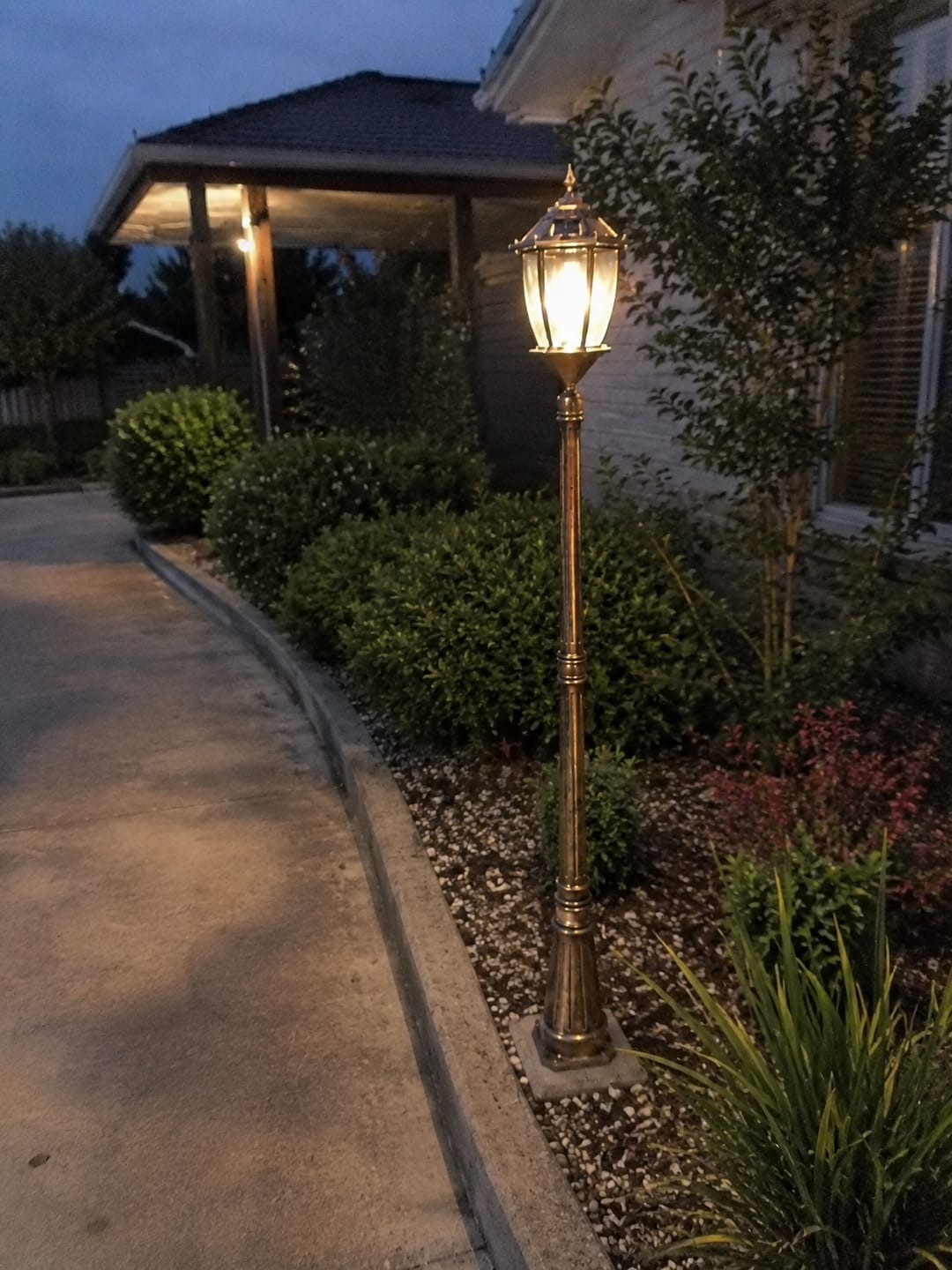 Customer photo review of Victorian Solar Post Light – Bronze Aluminium Solar Lamp Post