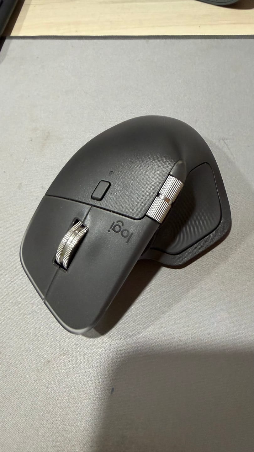 Customer photo review of Mouse Logitech MX Master 4 Grafito