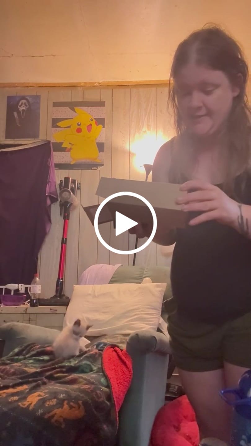 Customer video review of 1800K Amber LED Bulb with 3 White Modes