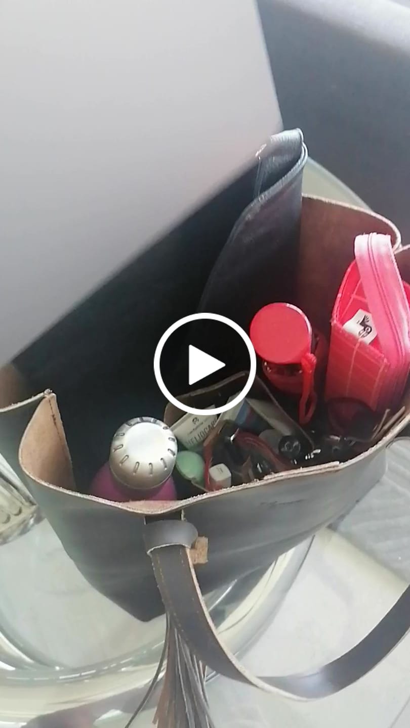 Customer video review of Cosmetiquera Promo al Tono del Bolso