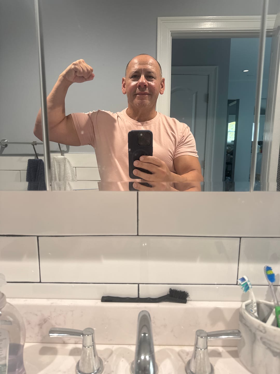 Customer photo review of 021 ESSENTIAL T-SHIRT