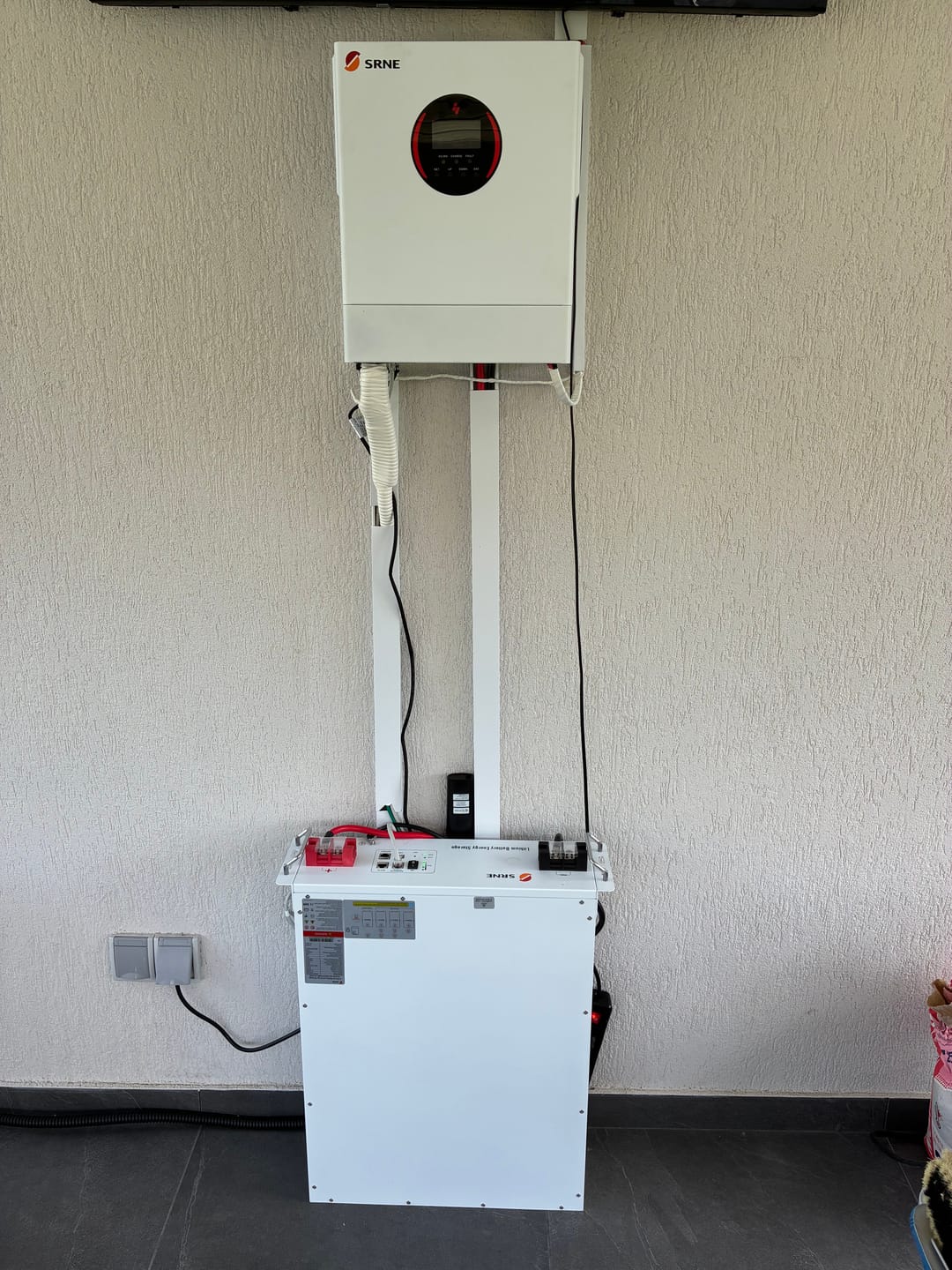 Customer photo review of Sistem Fotovoltaic 5kW OffGrid Complet cu acumulator Lifepo4 5kWh 10Panouri 455W