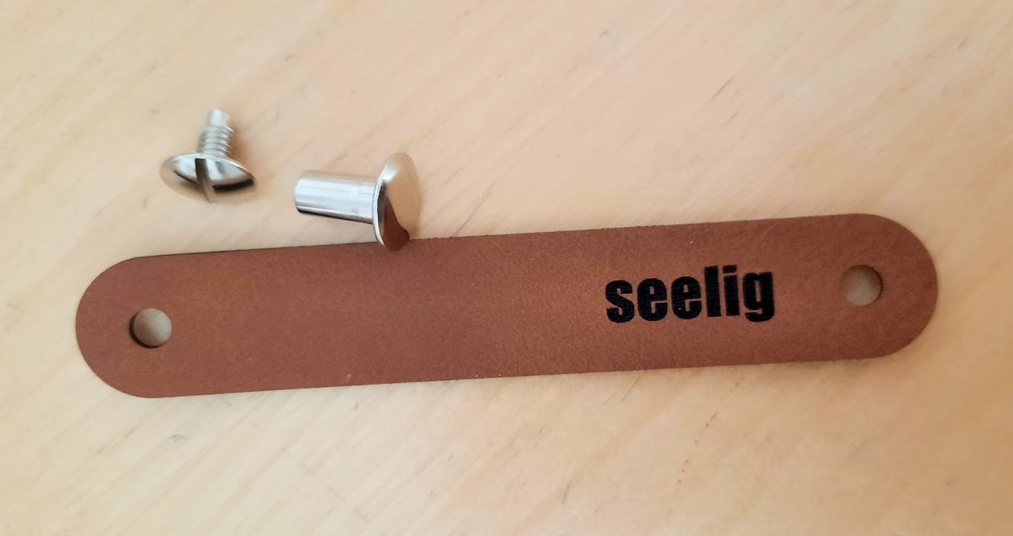 Customer photo review of Personalisierte Labels mit Chicago Screws - Kunstleder-Label mit Schrauben