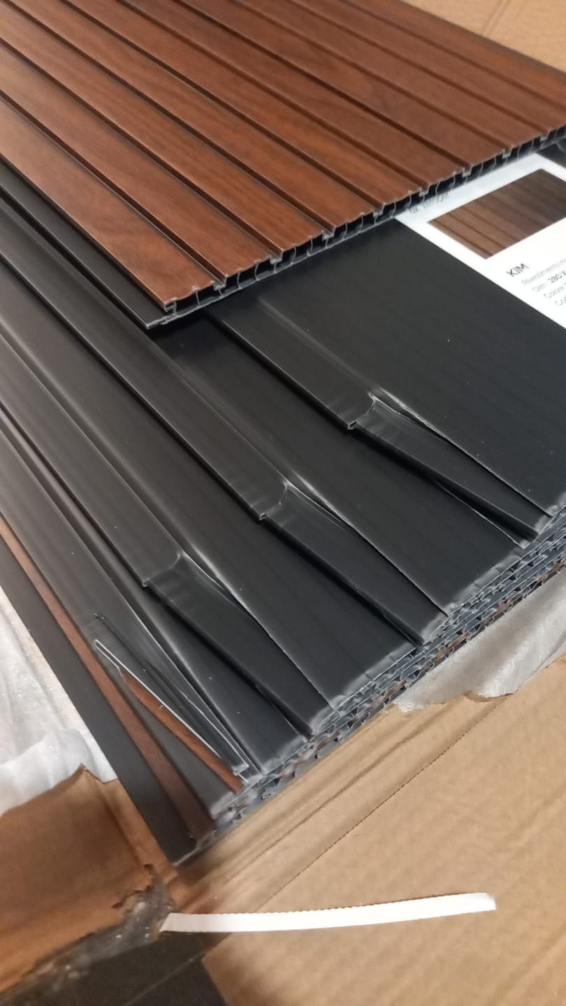 Customer photo review of PANNELLO DOGHE PVC LEGNO H.280 L.30 SP.1 CM