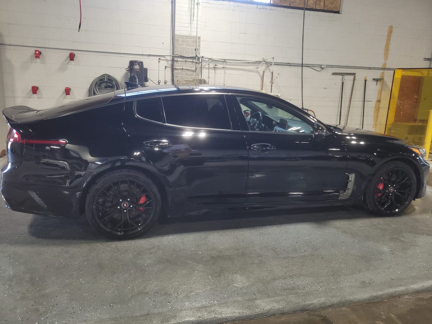 Customer photo review of OEM Style Trunk Spoiler - 2018-2023 Kia Stinger 1st Gen Sedan