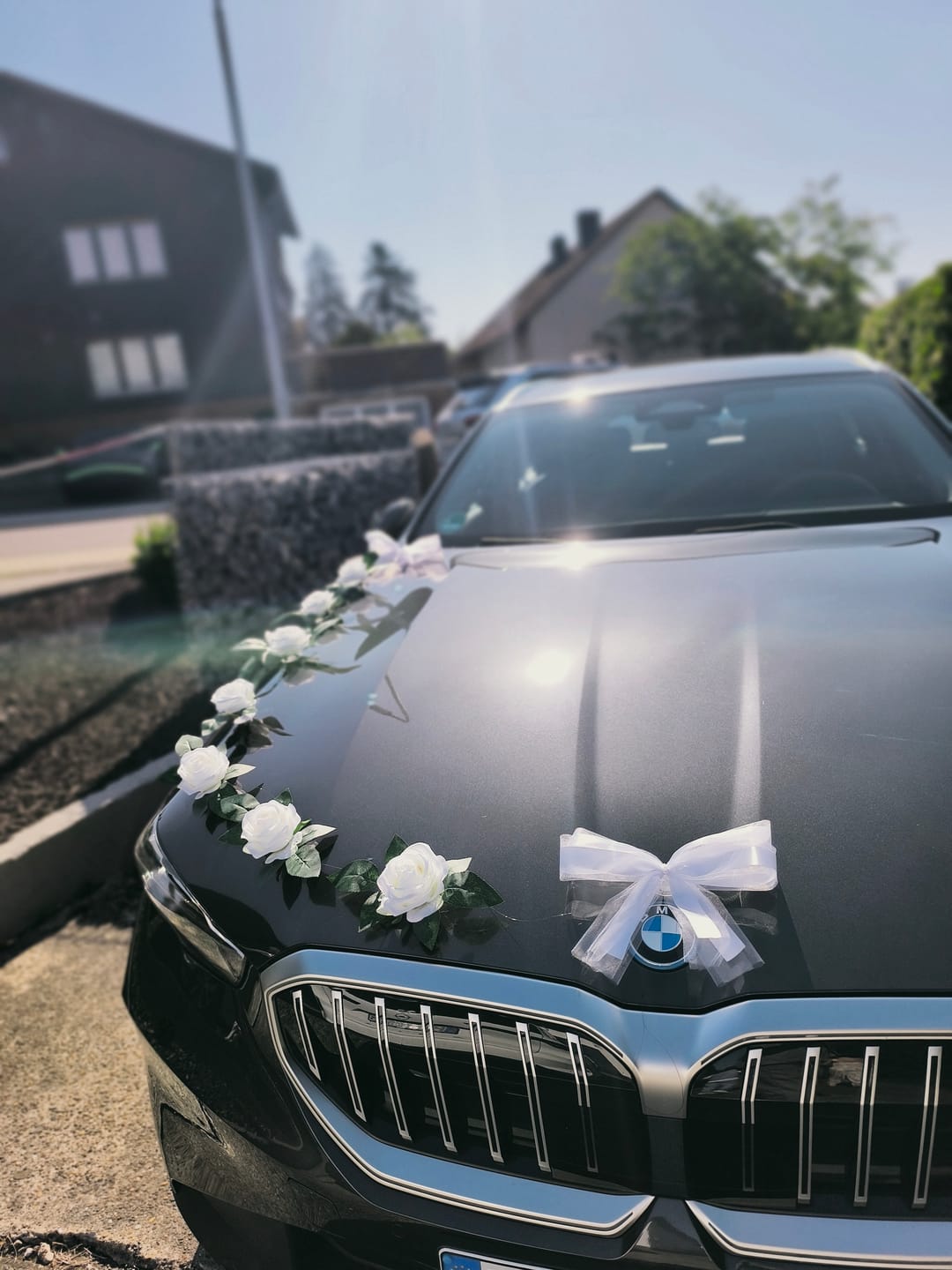 Customer photo review of Autoschmuck Hochzeit Blumendeko Motorhaube - FAIR